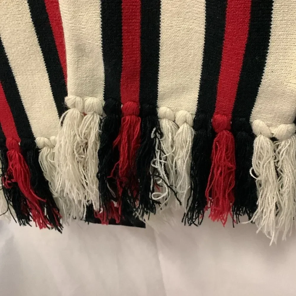 Universal Studios Wizarding World Of Harry Potter Ivory Red Black Knit Scarf